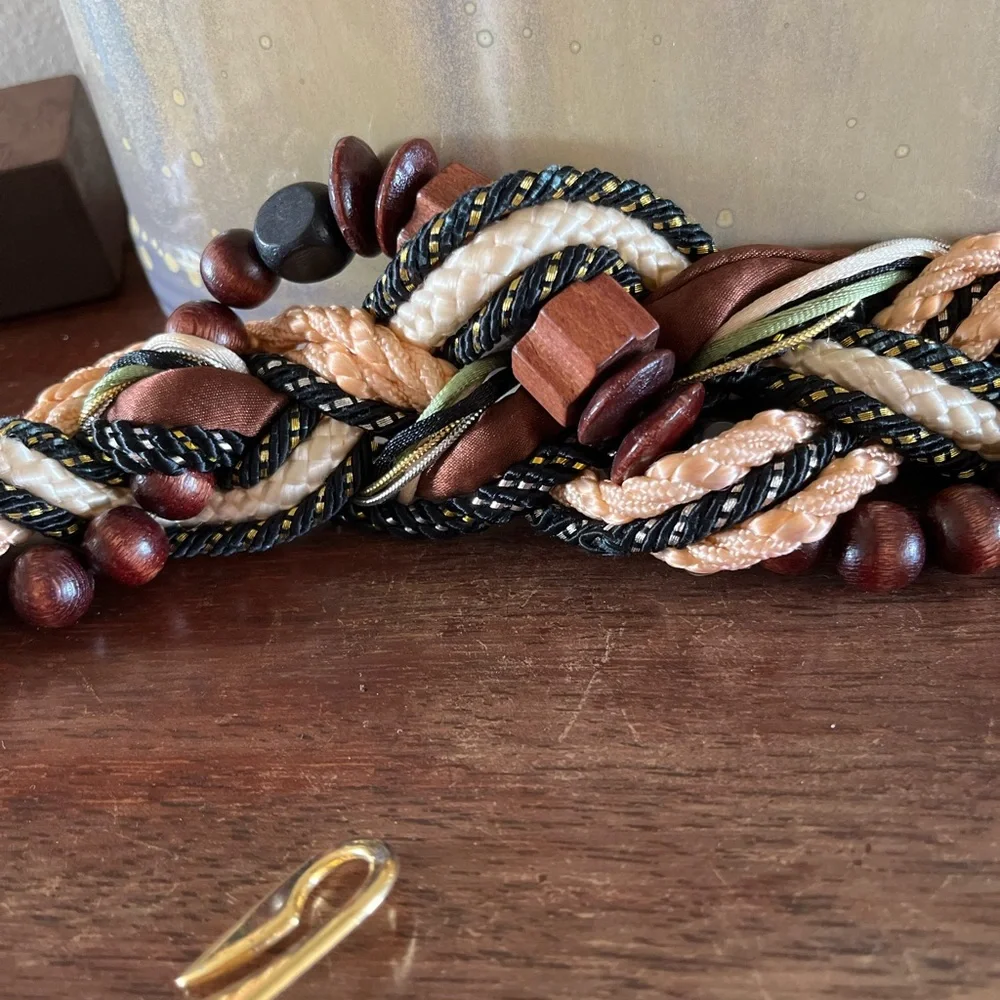 70’s fashion cords macrame style belt with gold hook closure - Picture 2 of 7